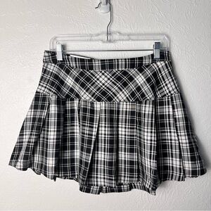 Vanilla Star Pleated Mini Skirt Juniors Size Medium Plaid Black/White Academia